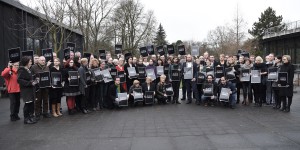 Die Grünen im Bundestag solidarisieren sich am Rande ihrer Weimarer Fraktionsklausur mit dem französischen Magazin "Charlie Hebdo" nach den Terroranschlägen von Paris.